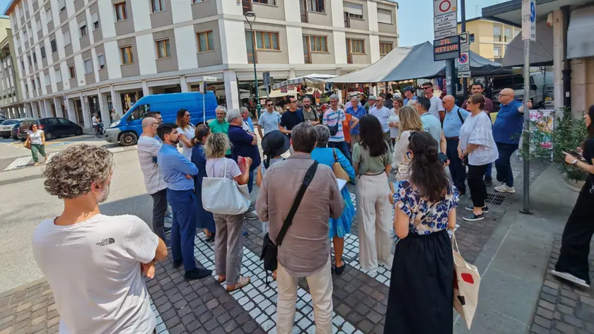 Mercato bisettimanale, operatori divisi sulle nuove postazioni