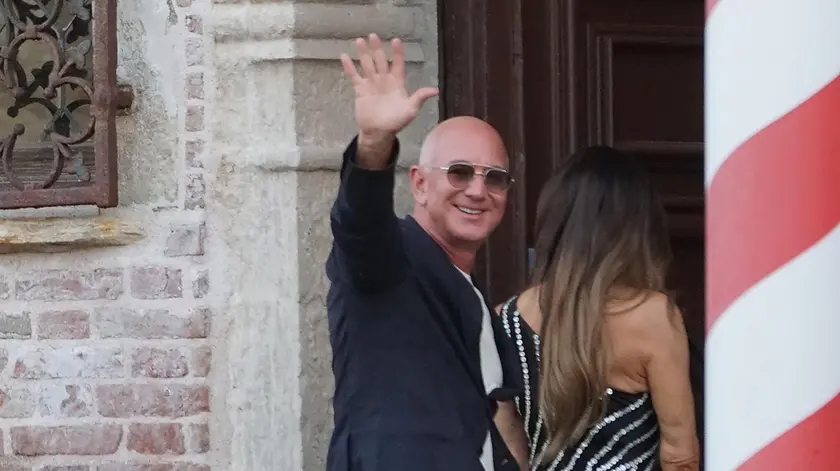 Jeff Bezos a Venezia con la futura moglie, Lauren Sanchez