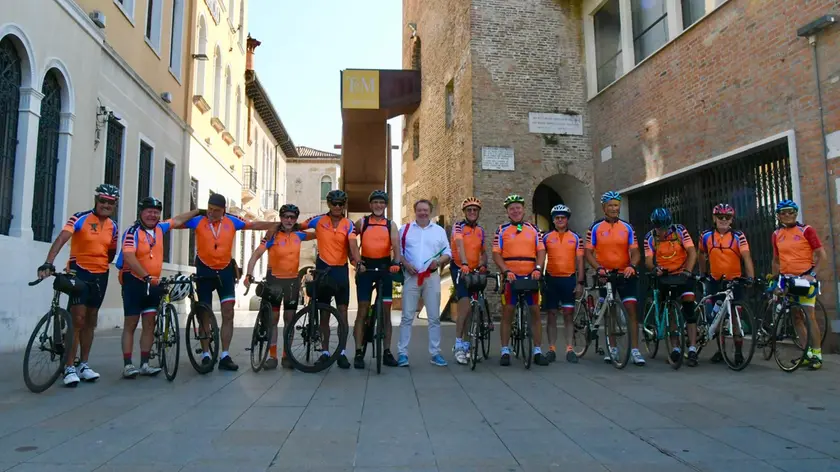 I Ciclisti senza frontiere in partenza da Mestre