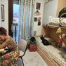 La mamma di Alex Marangon nella camera del ragazzo, morto un anno fa a Vidor