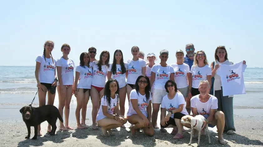 L'inaugurazione della spiaggia pet friendly al lido di Venezia