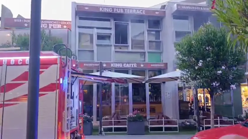 I vigili del fuoco intervenuti al King Pub