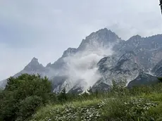 Un nuovo distacco di materiale polveroso dalla croda Marcora sopra San Vito di Cadore