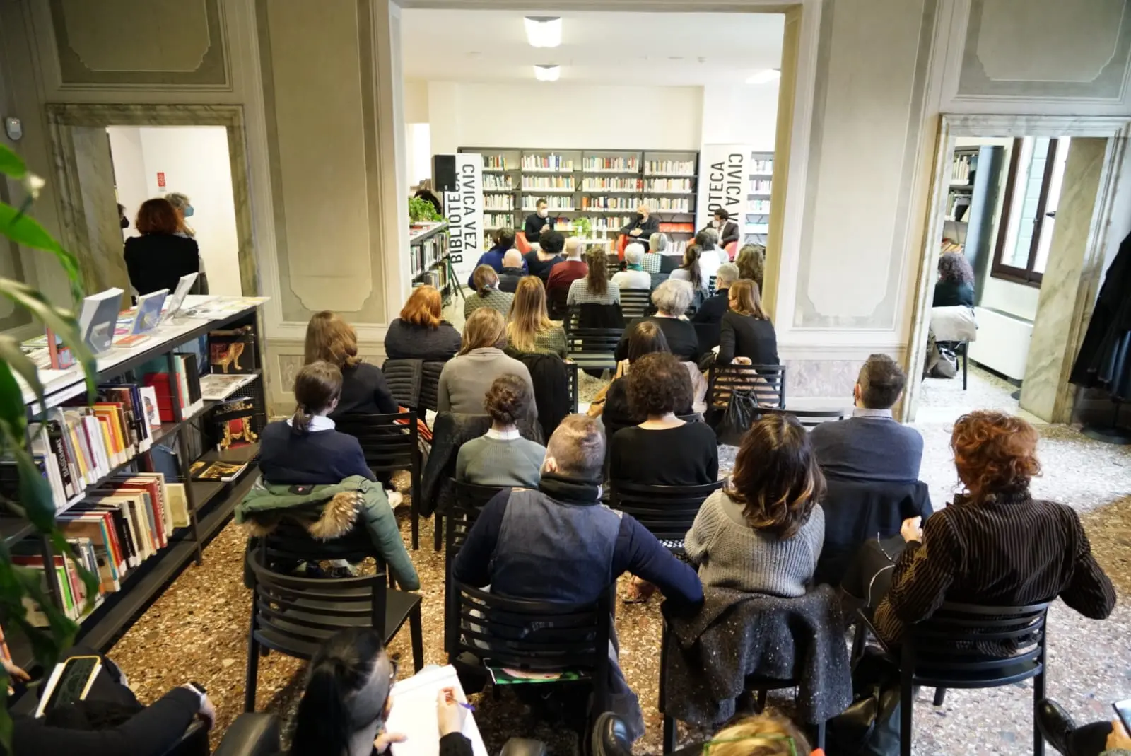 un incontro alla biblioteca Vez