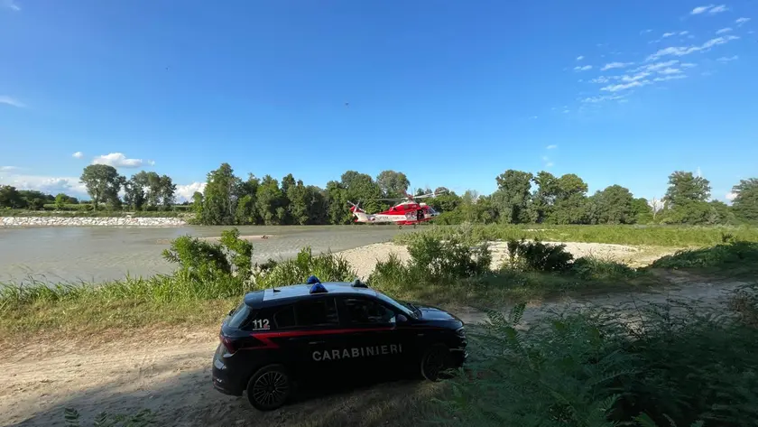 San Biagio di Callalta, sette ragazzi bloccati su un isolotto nel Piave: intervento con elicotteri