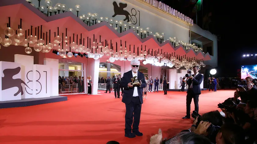 Via ai lavori per l'allestimento della mostra del cinema di Venezia