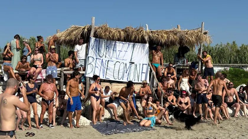 La protesta contro l'abbattimento della capannine ai Murazzi