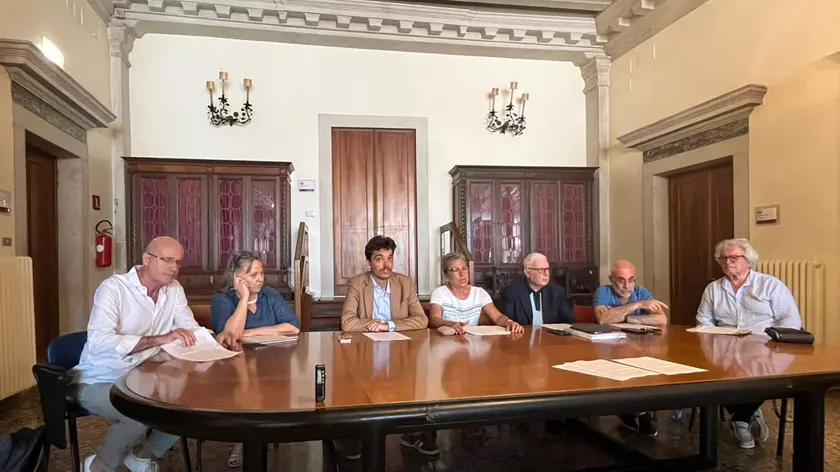 I membri della coalizione di centro sinistra “La stagione buona” che correranno insieme alle prossime elezioni e che ieri hanno presentato la loro proposta di statuto speciale per la città