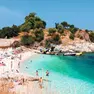 Una spiaggia di Corfù dove gli amici erano andati in vacanza
