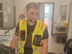 Un operatore al triage del Pronto soccorso di San Donà indossa la bodycam (foto Bortoluzzi)