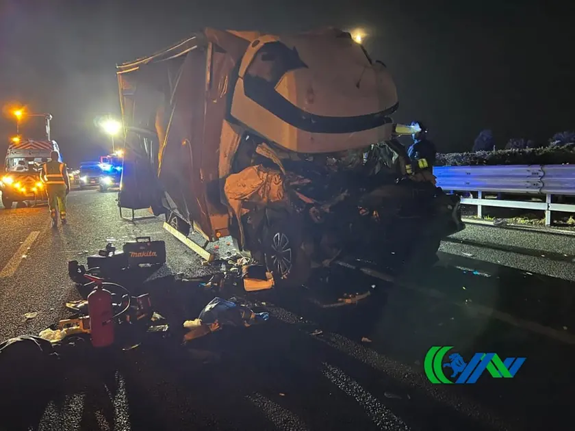 Uno dei mezzi coinvolti nell'incidente in A4