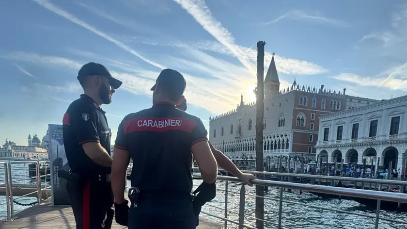 Venezia, accusato di essere un borseggiatore, turista tedesco preso a pugni