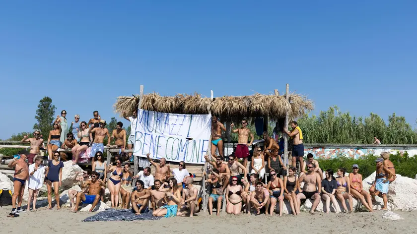 Demolizioni sospese ai Murazzi al Lido