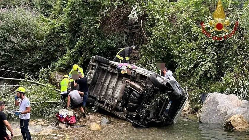 Il pulmino con a bordo i disabili precipitato nel torrente a Recoaro Terme