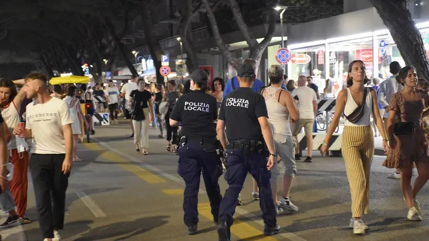 Controlli in piazza Mazzini a Jesolo