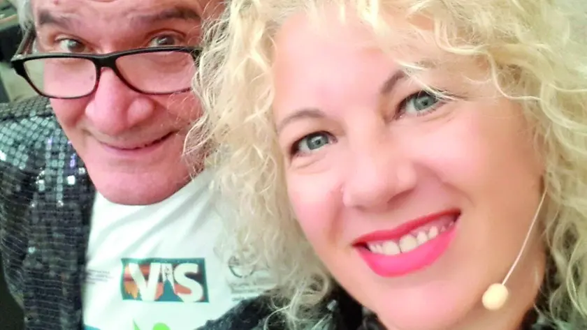 Monica Zuccon, mestrina doc, ha intrapreso giovanissima l’attività in coppia con Salvatore Esposito nel Duo Cafè Sconcerto