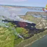 L'isolotto a fuoco tra punta Fusina e l’isola dei Maltesi nella laguna di Venezia