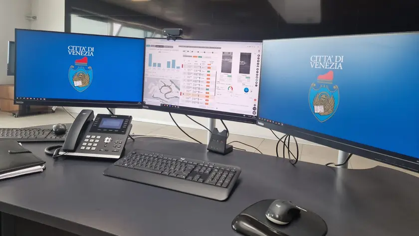 La sala per il controllo dei dispositivi barcavelox al comando della polizia municipale di Venezia