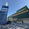 Il parcheggio del supermercato NaturaSì in via Torino