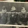 Mario Cito al centro e, a destra, il suo compagno di prigionia Luigi Bressan