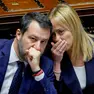 La premier Giorgia Meloni (FdI) con il suo vice, Matteo Salvini (Lega)