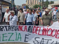 Una manifestazione contro i borseggiatori