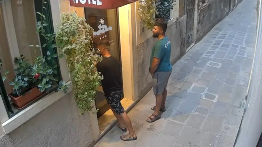Venezia, furto in hotel a Santi Apostoli