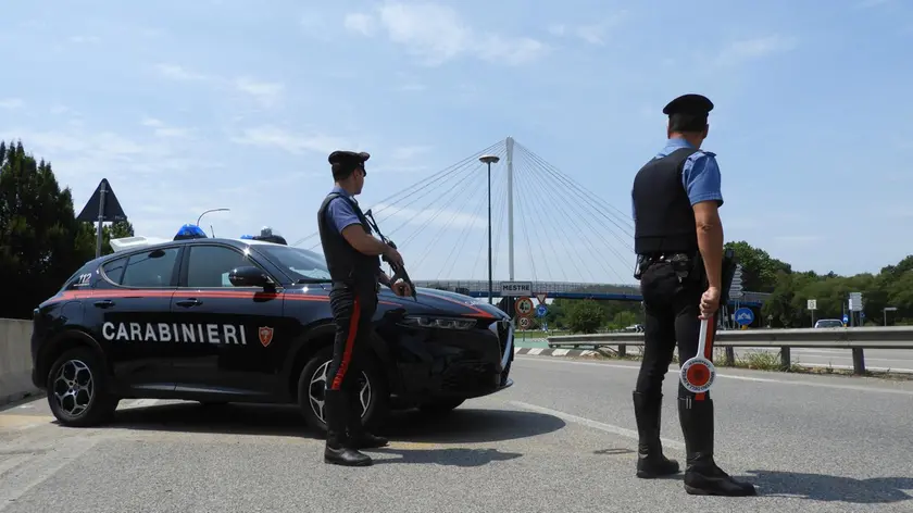Denunciato il ladro dei tavolini