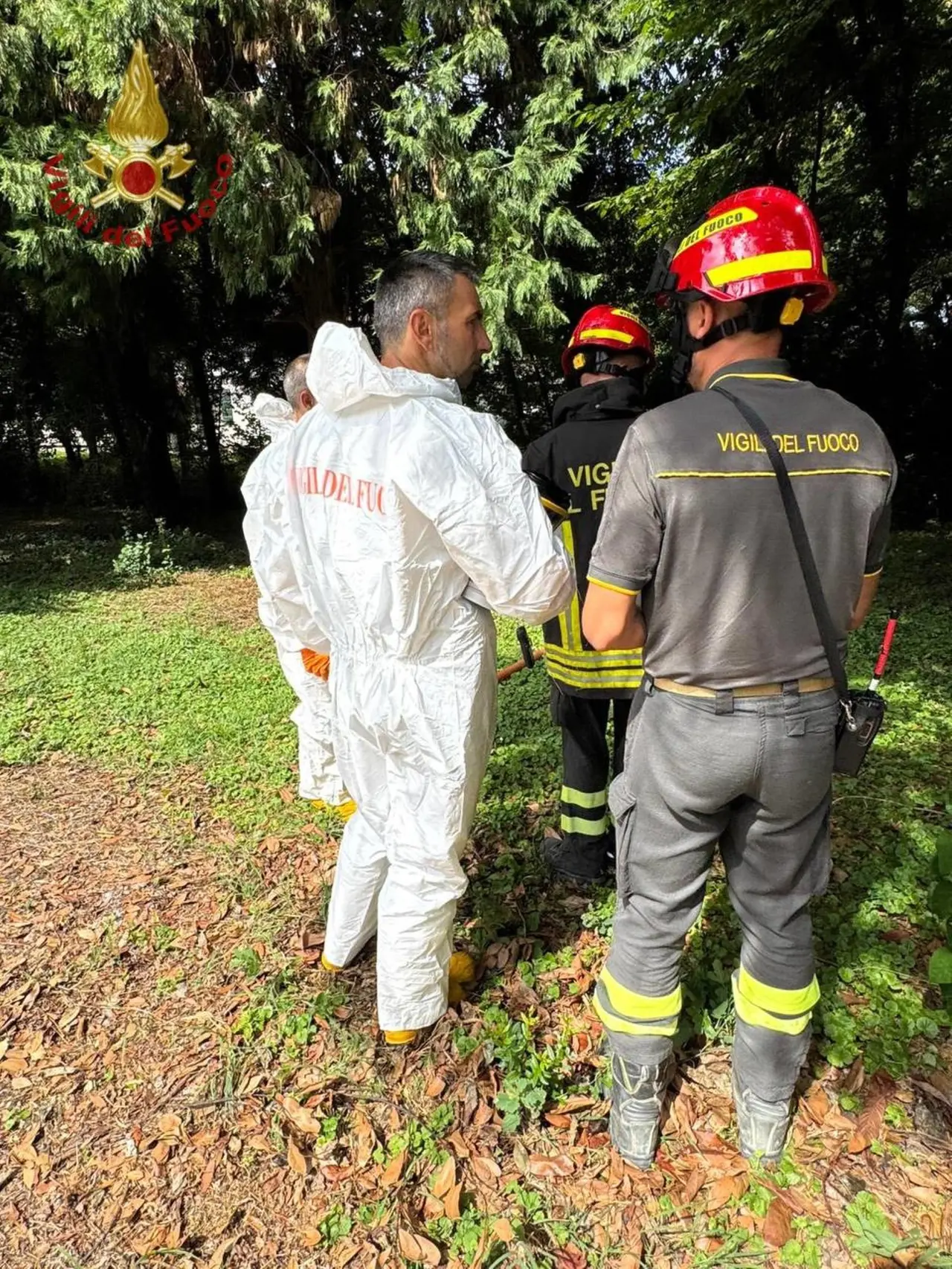 Il sopralluogo dei vigili del fuoco nel luogo della tragedia