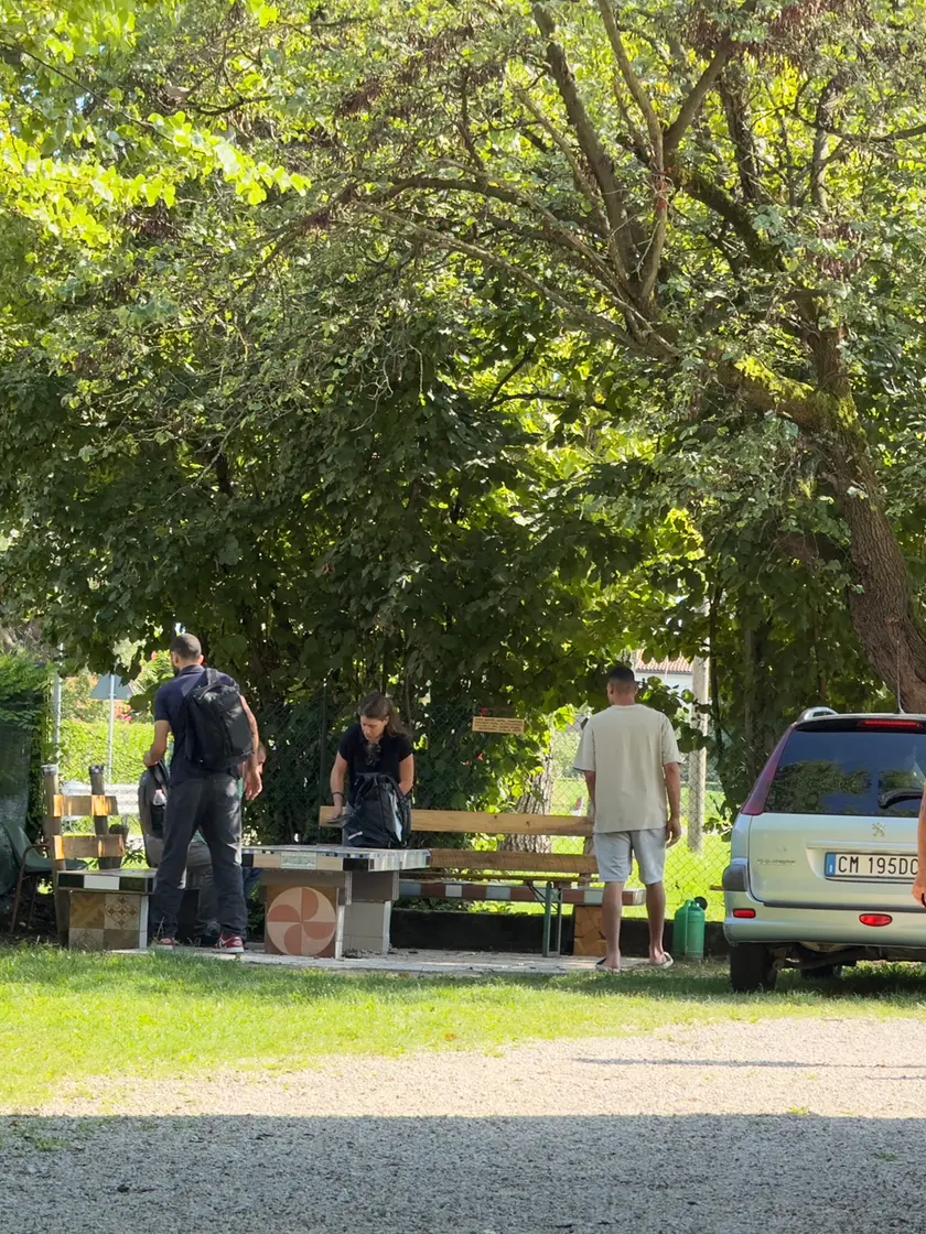 Ospiti e operatori del centro per richiedenti asilo di via Caorliega, a Mirano (ph Pòrcile)