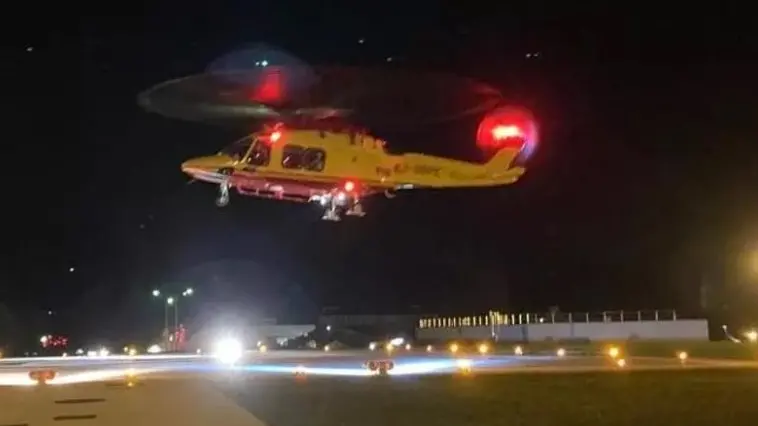 Il motociclista è stato portato in ospedale con l'elisoccorso