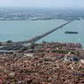 Il ponte della Libertà che collega il centro storico e la terraferma