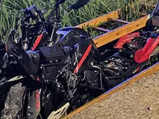 La vittima Andrea Brugnaro e la moto dopo l'incidente (foto Piran)