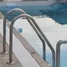 Scivola in piscina e muore a Jesolo