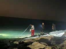 Le ricerche del corpo del bambino nella notte (foto Bortoluzzi)