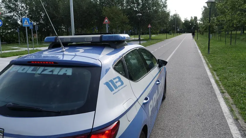 Una volante della Polizia