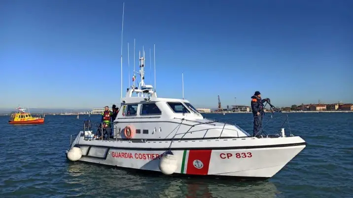 Una imbarcazione della Guardia costiera
