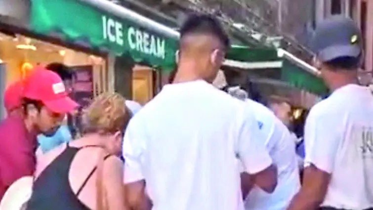 Il parapiglia seguito al borseggio in calle Zaguri a Venezia il 13 agosto pomeriggio