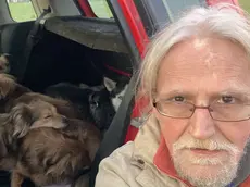 Danilo Furlanetto, l'uomo che viveva in auto con i suoi 5 cani, è morto a 59 anni