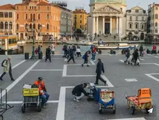 Porter davanti alla stazione di Venezia