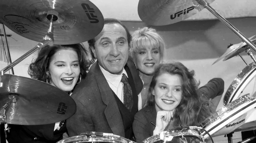 Pippo Baudo posa per una foto con Simona Ventura a "Domenica in"