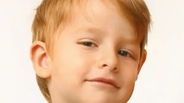 Il piccolo Carlo Panizzo, nella foto scelta dalla sua famiglia per l'epigrafe