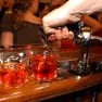 Una donna si è presentata con uno spritz in mano dai carabinieri per sporgere denuncia contro il marito