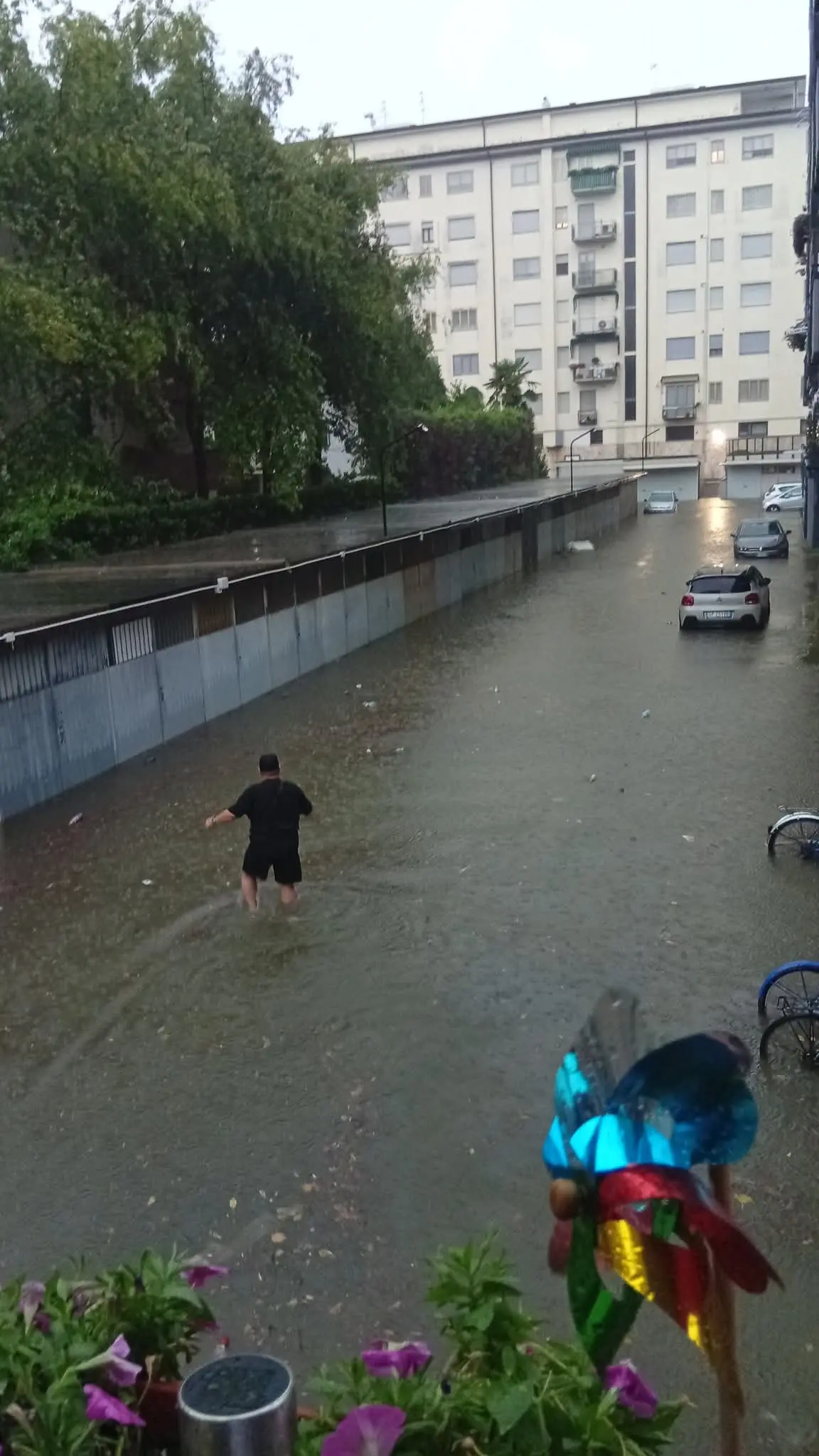 Viale Viareggio a Spinea. Il cortile interno del condominio Cortina tutto allagato