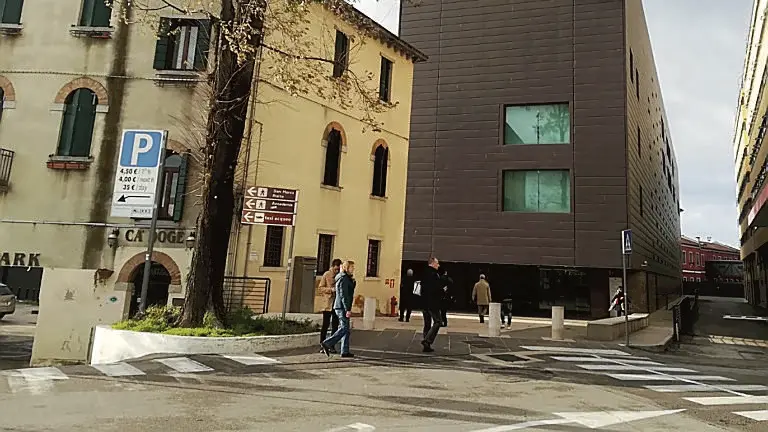 «Chissà che ti ammazzi»: anziana perseguitata dalla vicina, scatta il Codice Rosso