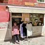 Maria Grazia D’Ambra davanti alla sua merceria in salizada de lo Spezier a Venezia
