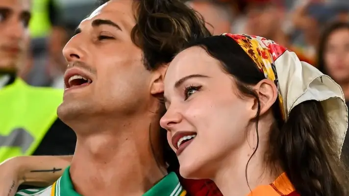 Damiano David allo stadio per vedere la Roma con Dove Cameron