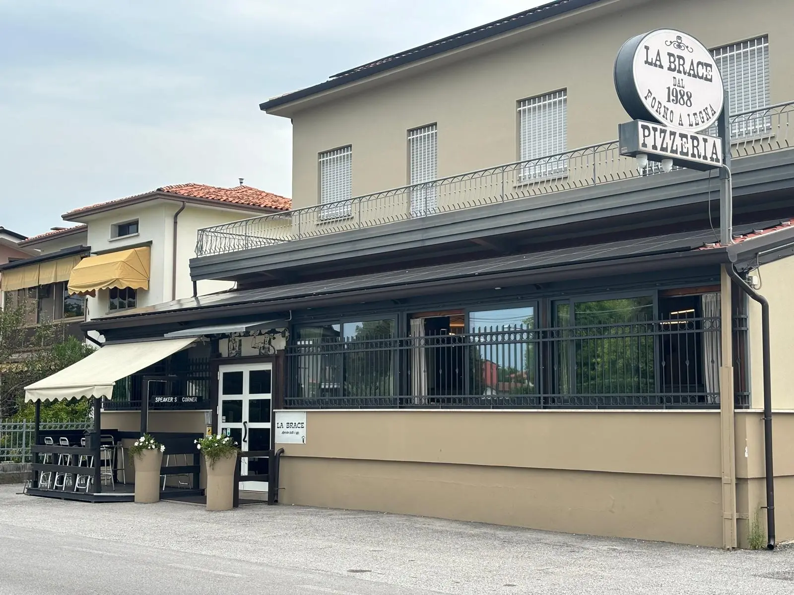 La pizzeria La Brace da dove è uscita al termine del lavoro