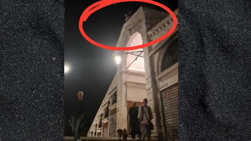 I due turisti cafoni sul colmo del ponte di Rialto