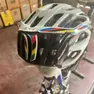Il casco di Crosato danneggiato dopo la caduta